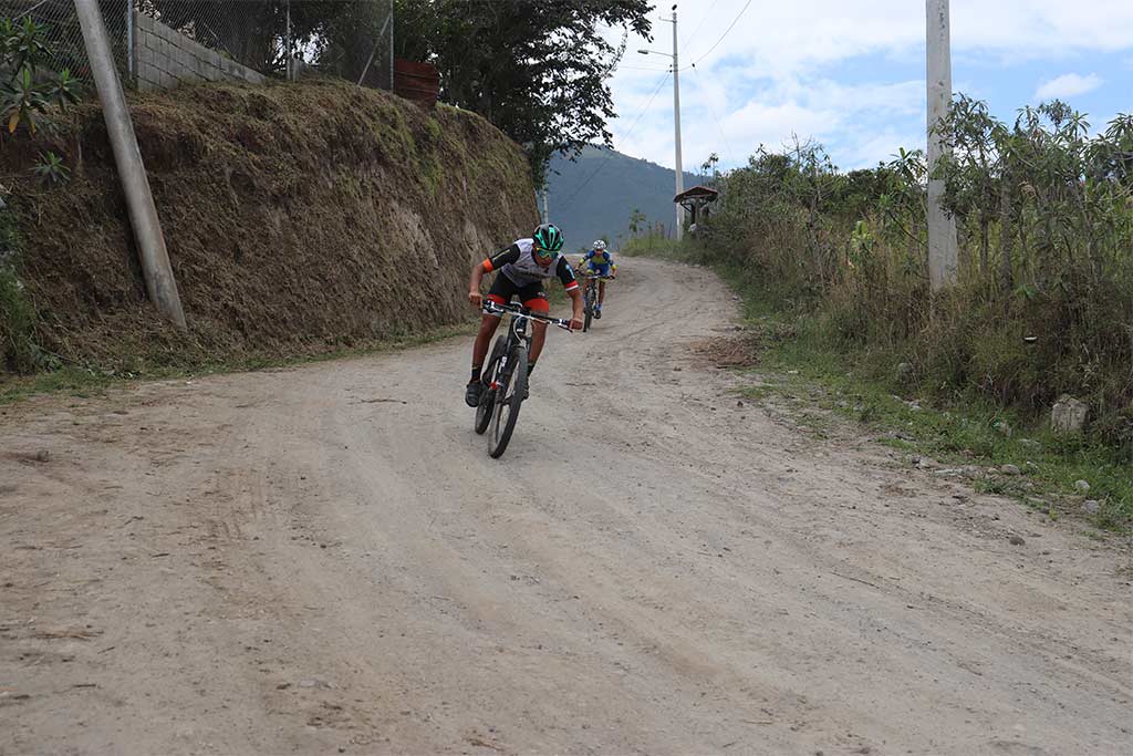 Ciclismo en Atahualpa Habaspamba