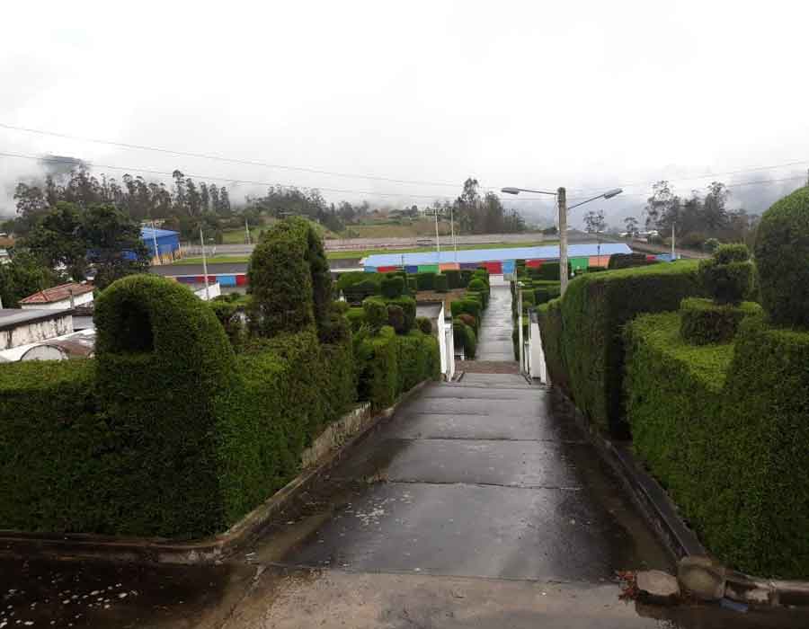 Cementerio_en_Atahualpa_Habaspamba-900x7004